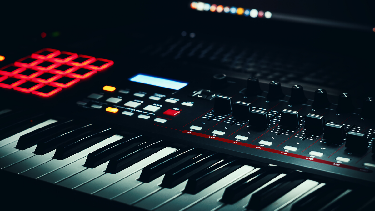 The 4 most important MIDI controllers - Blog