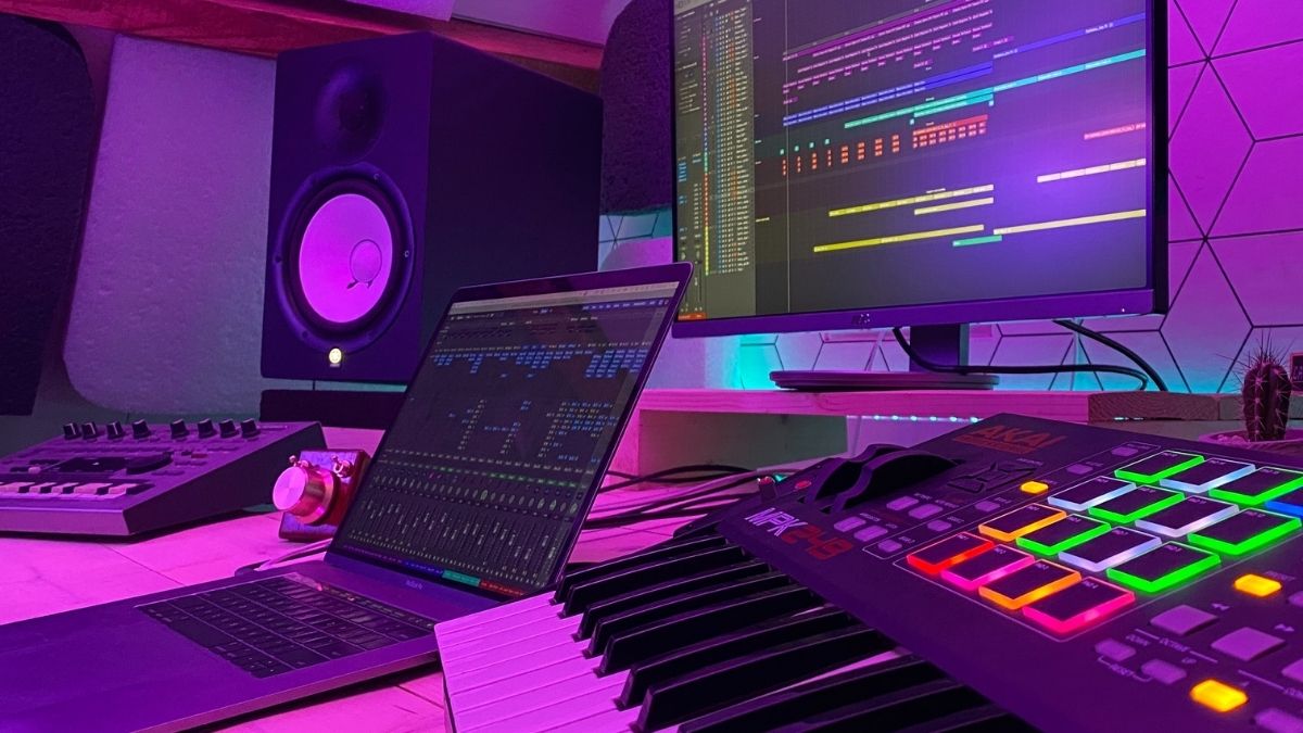 Leon Vissers's home music production studio 