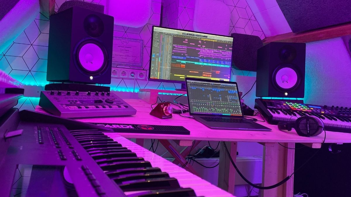 Leon Vissers's home music production studio 