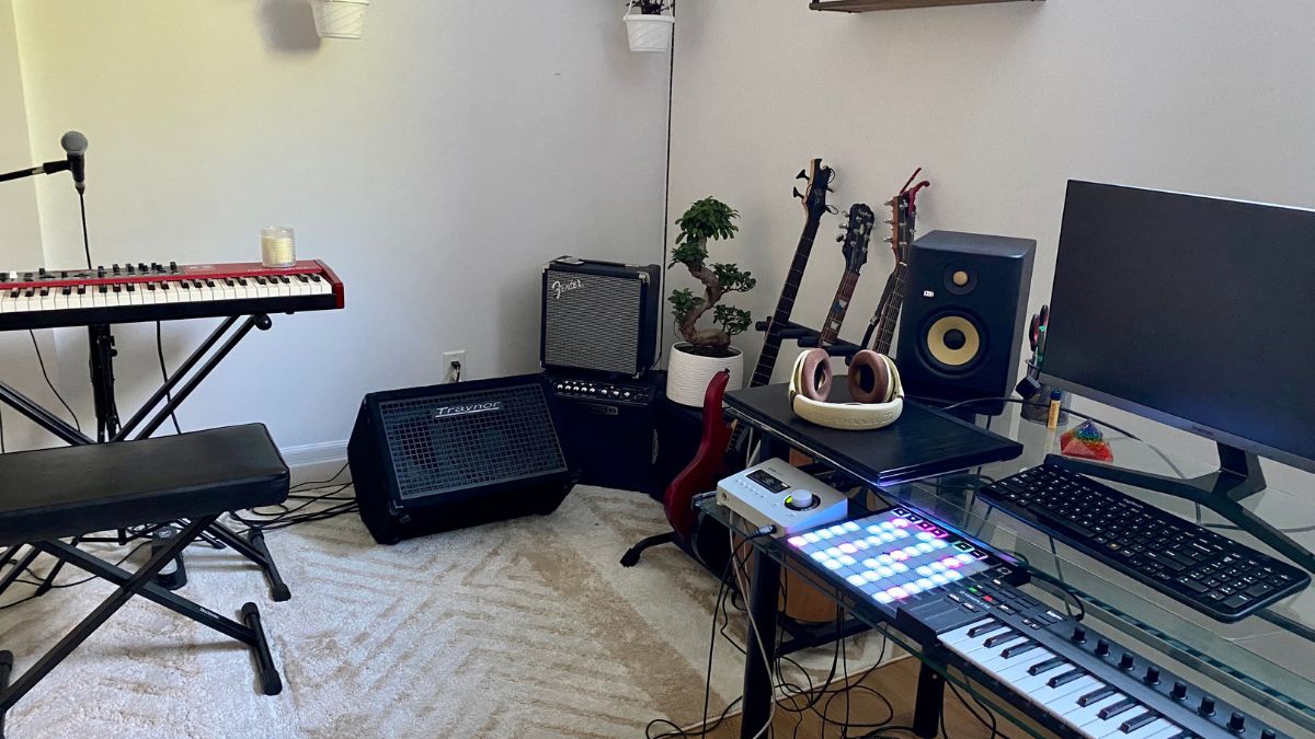 Maya Belgnaoui in here music studio